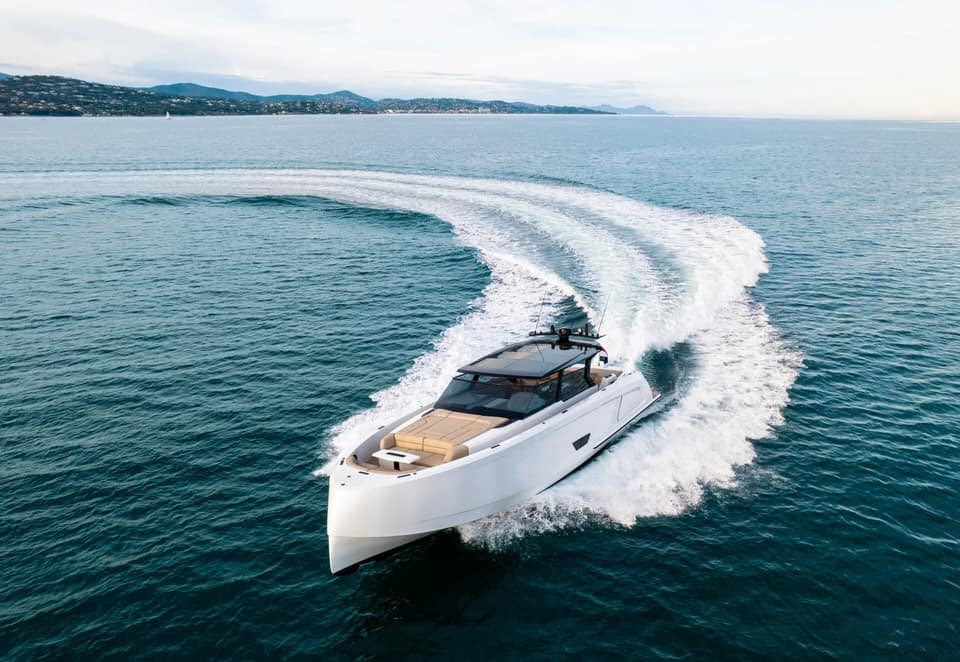 Visite vidéo du Vanquish 58 T-Top, location de yacht sur la Côte d'Azur