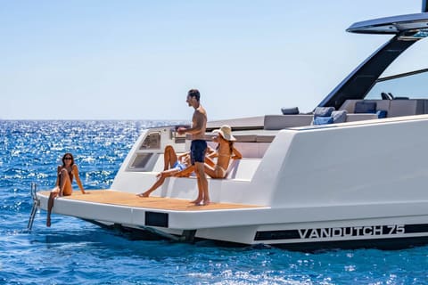 VANDUTCH 75, dernière baignade et retour